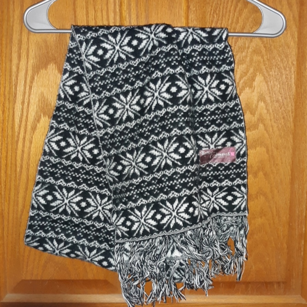 Cozy black and white scarf